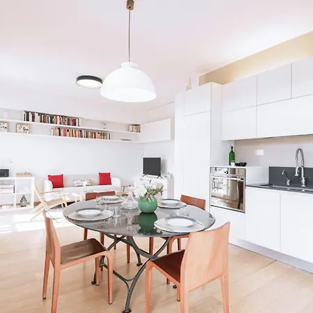 Easylife - Stile Ed Eleganza In Sant'agostino * Milan