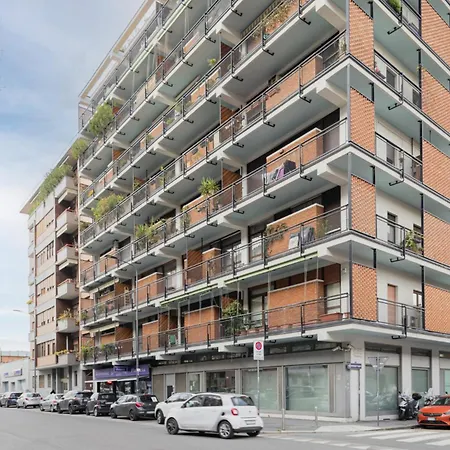 Easylife - Stile Ed Eleganza In Sant'agostino Milan
