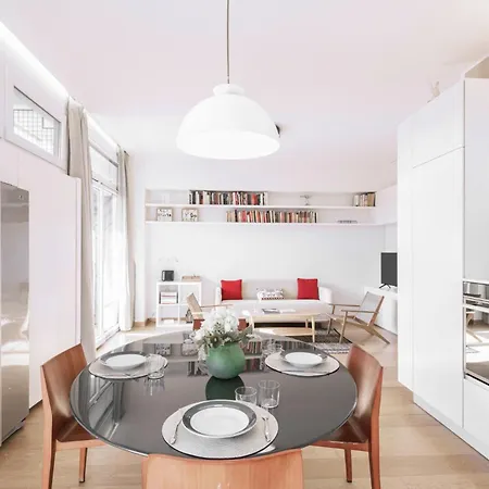 Easylife - Stile Ed Eleganza In Sant'agostino * Milan